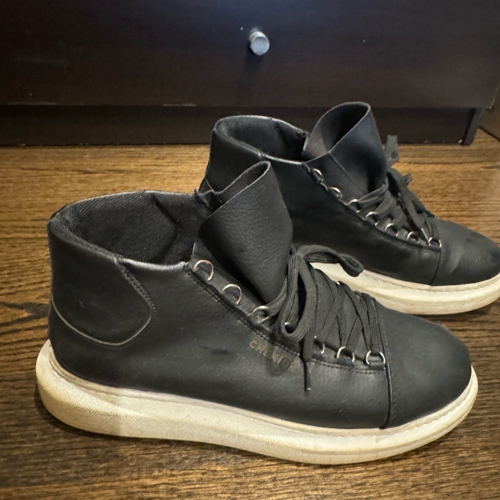 Men’s Chekich Black High Top shoes. Size 43 (10)